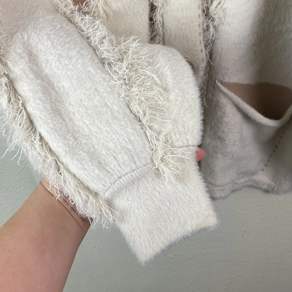 NWT Fate | Beige & Cream Oversized Distressed Fuzzy Cardigan M - Picture 3 of 10